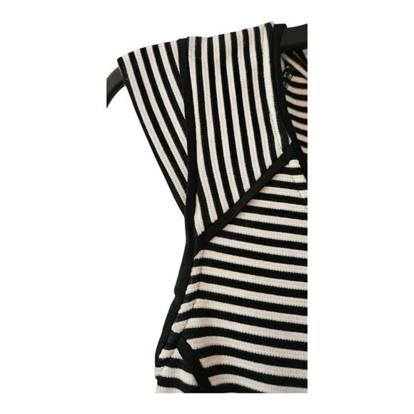 Express Womens Size 0 Striped Black White Cap Sleeves Full Back Zip Closure - Picture 3 of 6